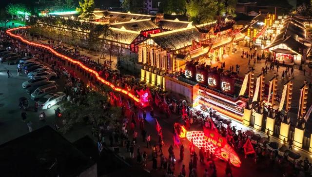 三联生活周刊：何处不城厢，最忆是成都