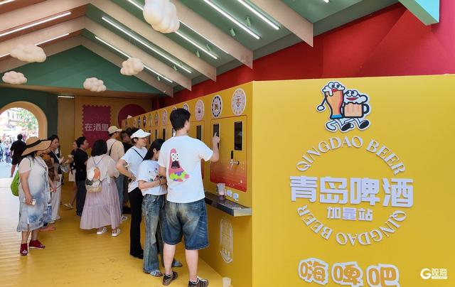 百年街巷邂逅麦芽芬芳！青岛啤酒节老城会场嗨啤正酣