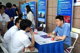 上海大学开启2025高招咨询图片