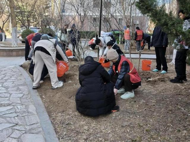 青春践使命，劳动庆五一