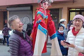 莱西木偶《天女散花》太美了！美国旧金山表演“圈粉”图片