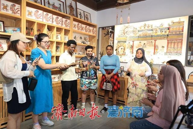 一年四季 泉在济南丨洋学生玩转泉城！看泉水、演皮影，多国留学生沉浸式体验济南泉水文化与非遗魅力