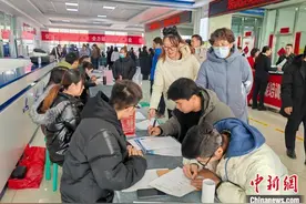 2025年新疆就业援助月专项活动启动图片