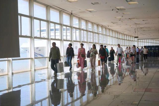 单日入出境旅客近万人 创今年暑期以来新高 天津国际邮轮母港迎暑期“邮轮热”