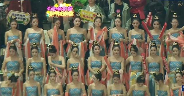 “川超”绵阳主场把足球赛办成演唱会