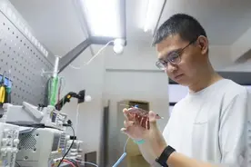武汉21岁专科毕业生，拒绝副教授编制！本人回应图片