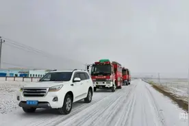 青海玛多县5.5级地震发生后消防部门紧急出动图片