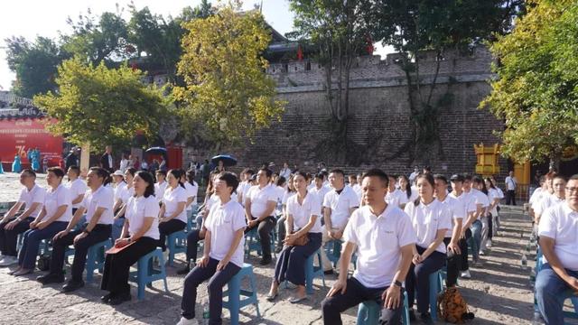 青春志愿·美在景区——“小火把”用行动点亮凉山文旅新名片