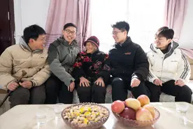 百岁老人黄趁：温良孝善胜黄金 人生百年多“趁”心图片