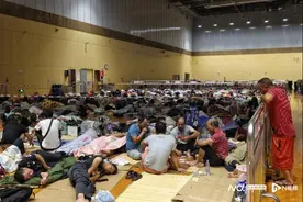 台风“苏拉”过境，数千工友深圳湾体育馆过夜，现已安全撤离图片