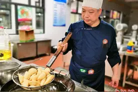 “整鸡笼”“煮糍仔”  广东侨乡台山年味渐浓图片
