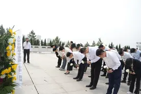 祭扫烈士陵 清明怀先烈图片