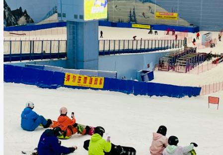 浙江多家滑雪场造雪工程开启，冰雪经济成消费新引擎！