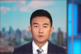 上海迪士尼凌晨3点排长队 只为抢购新品毛绒玩具图片