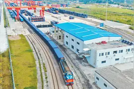 国内容积最大集装箱投用铁路货运图片