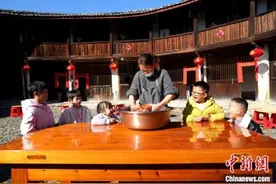 （新春走基层）客家人的手工秘制猪肉干：香飘万家喜迎春图片