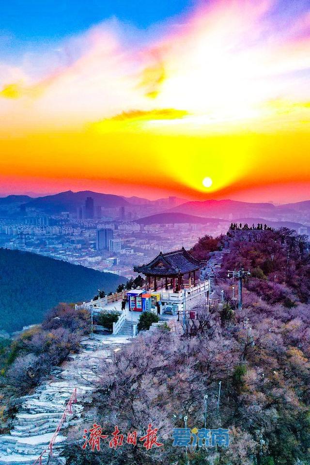 一年四季 泉在济南丨初冬千佛山绝美晚霞 落日余晖映天际