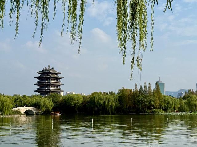 新视界｜济南大明湖：杨柳依依里，湖光山色新