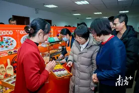 茂南农产品“进京赶考”，外国友人竖起大拇指图片