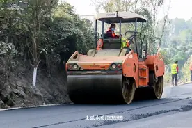 凤冈：加大公路养护力度 筑牢道路安全防线图片
