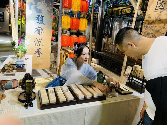 以礼迎知音，志愿暖江城，武汉文旅志愿者点靓2025知音文化周开幕式