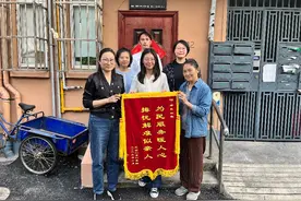 上海徐汇这栋楼的扶手有点特殊，却藏着一个暖心的故事图片