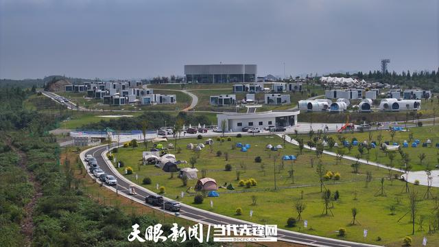 从“世界花海”到“避暑胜地”｜百里杜鹃“花期外” 凭“凉”出圈