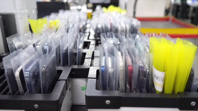 1吨旧手机能提取约200克黄金？你家的闲置手机可以这样处理