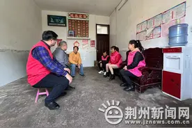 监利：“垄上花开”别样红 巾帼志愿服务在行动图片