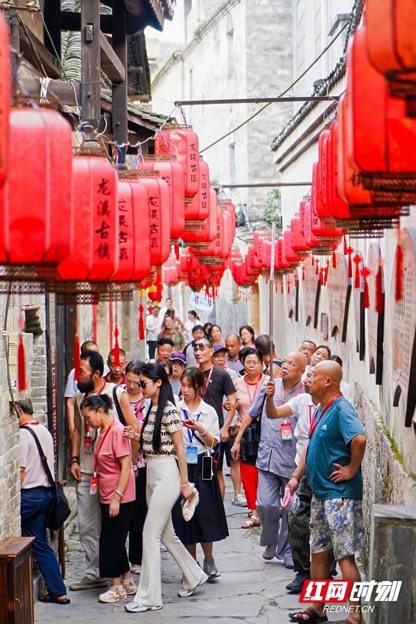 千年驿道“开口”讲故事 百城万车自驾游新晃站活动举办