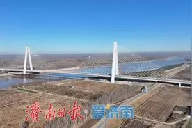 黄河三角洲最大跨度A字形斜拉桥通车图片
