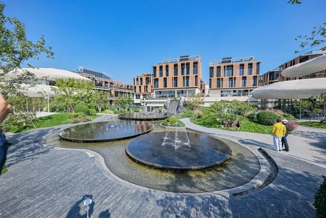 即将迎客！副中心再添一座高端酒店！无边泳池、屋顶酒吧…