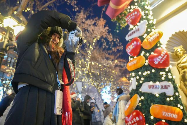 “冰城”百年老街的璀璨冬夜