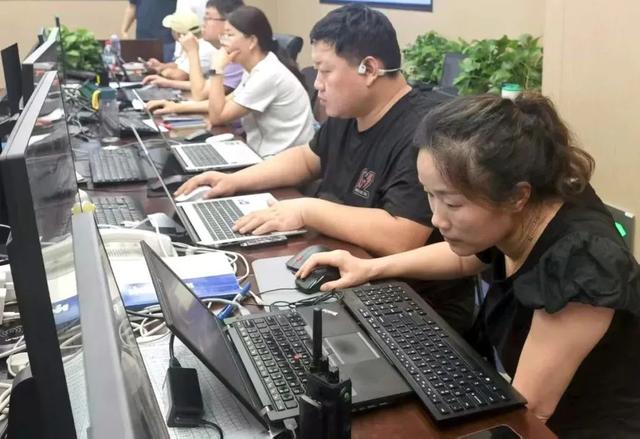 暴雨预警中，他们接到AI来电……