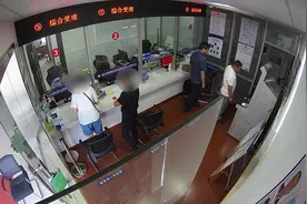 驾证分数告急！金山一男子请亲戚代扣分，结果……图片