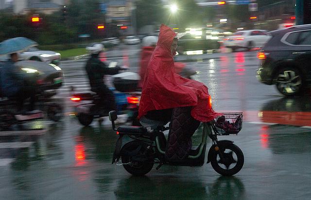 电动自行车新国标将全面落地 买车该注意什么？旧车怎么办？