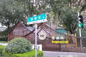 走进济南老街巷榜棚街图片