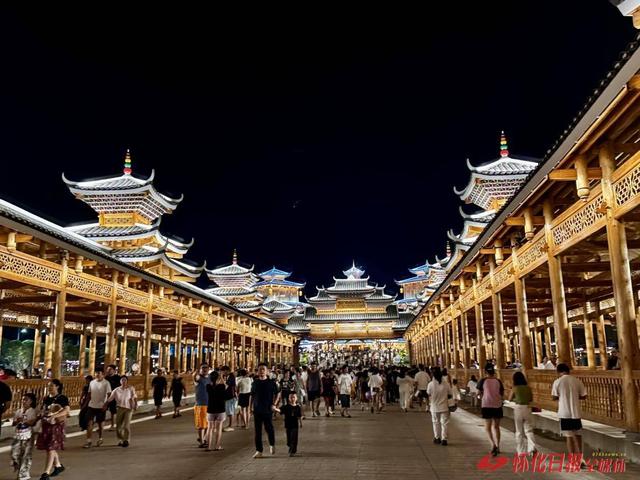 穿行热闹街巷  品味福地怀化 ——“京昆古驿道 智驾雪峰山”自驾游活动次日侧记