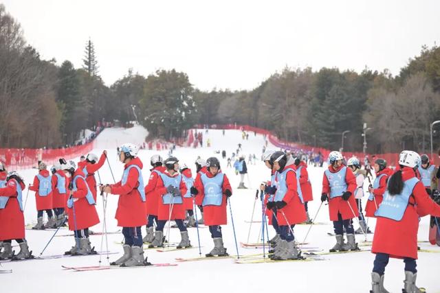 “全国研学旅行基地（营地）”授牌仪式在净月潭举行