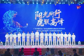 华南虎焕新出征新赛季，杜锋：期待年轻队伍打出自己特点图片