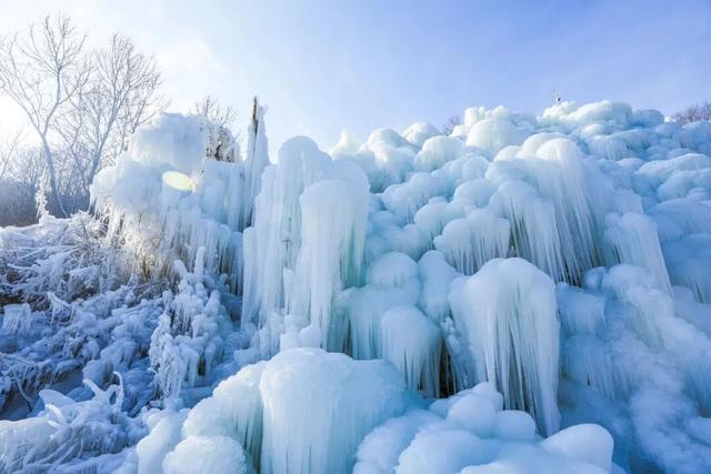 出片率100%！北京震撼冰瀑奇观上线，游客慕“冰”而来