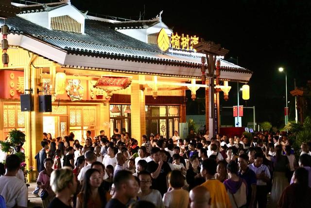 榆树湾·青春广场开街！邂逅怀化厚重历史底蕴与鲜活市井烟火