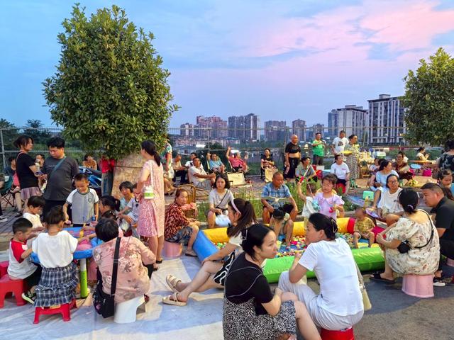 广安区“猫儿沟”点燃火热夜经济