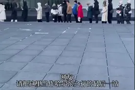 侵华日军七三一部队罪证陈列馆前排长队，“请把这里当作哈尔滨之行的最后一站”图片