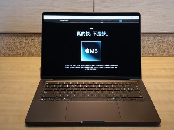 M5芯片携诸多新品亮相 苹果AI时代的真正开端来了？