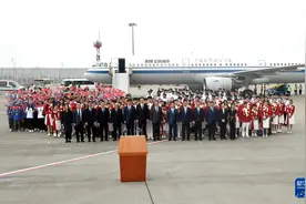 内地奥运健儿代表团抵达香港开始访问图片