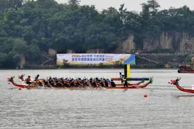 赛龙舟迎端午！川渝健儿竞渡涪江图片