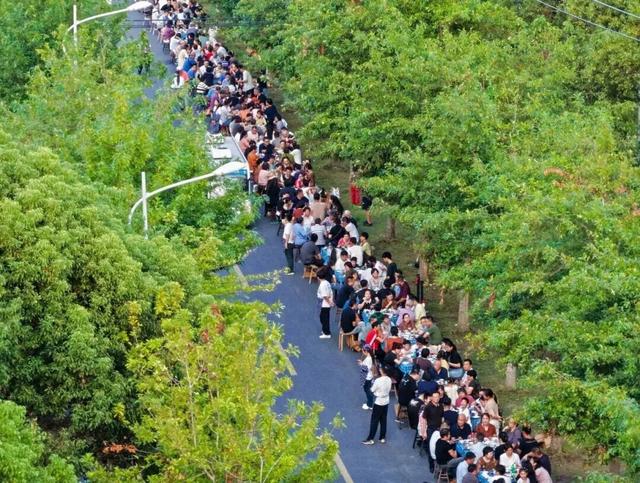 8天长假金山太火爆，130万人次涌入