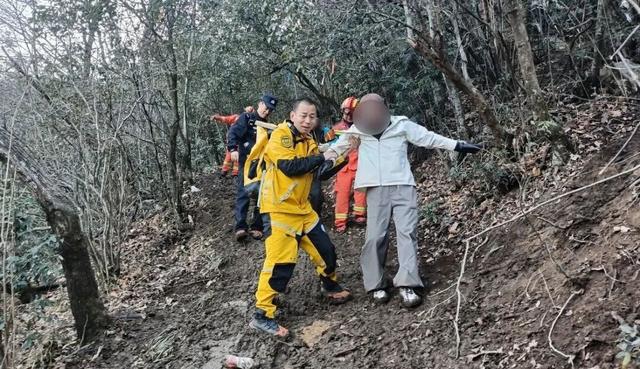 男子登山赏雪途中腿脚突发剧痛，警方提醒：这件事别忽视！