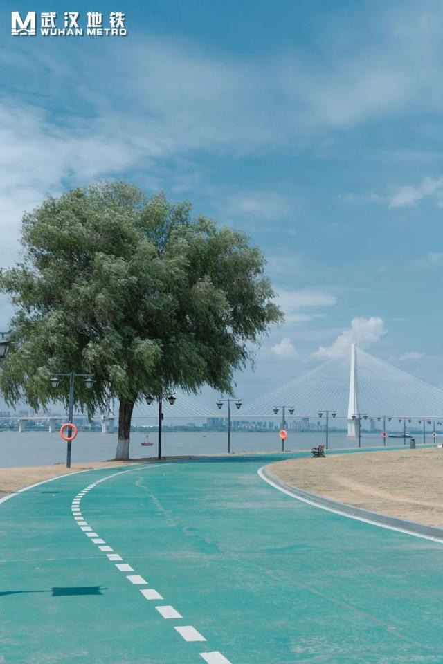 武汉的浪漫，一半藏在水边，一半藏在夏天！